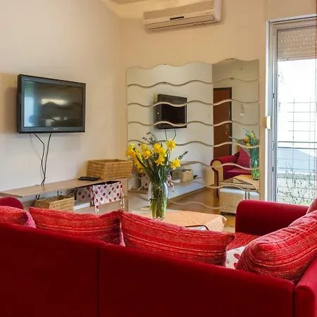 Appartamento New Lory With A Pool And Sea View Medolino