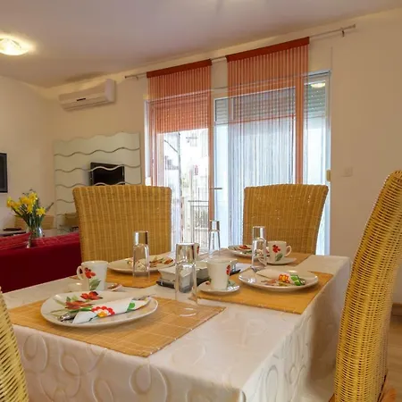 Appartamento New Lory With A Pool And Sea View