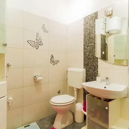 Lejlighed New Lory With A Pool And Sea View